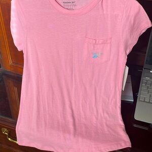 Reebok girls tshirt pink brand new never worn. Size XL 12